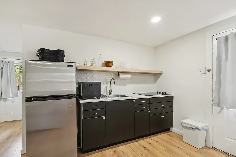 Studio, 580 sqft, $1,200 — Photo 3