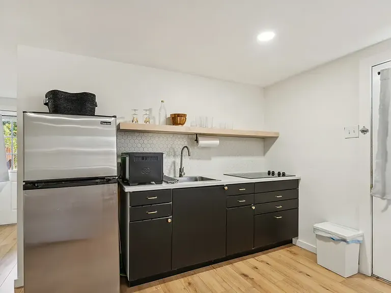Backhouse kitchenette