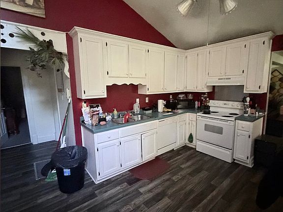 3rd image of 196 Turner Ln