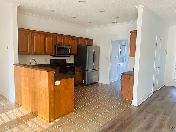 3rd image of 604 Stirling Bridge Dr