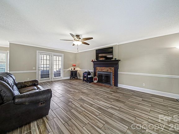 2nd image of 2160 Crosstrail Rdg