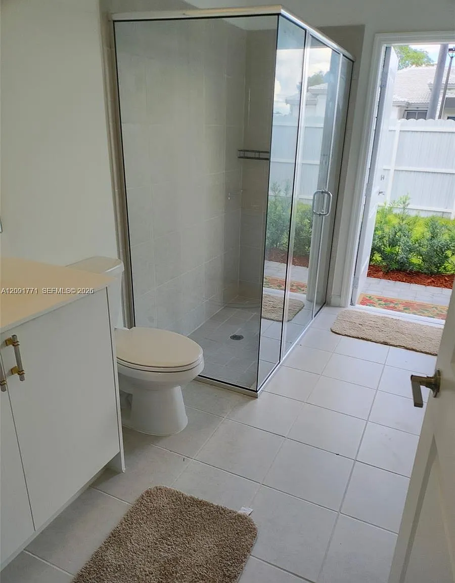 1 bed, 1.0 bath, 3456 sqft, $1,350 — Photo 3