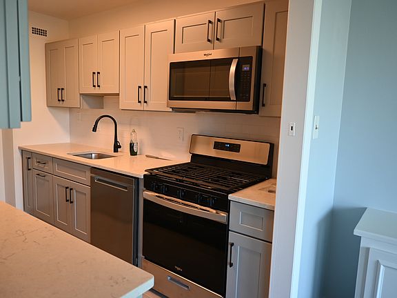 3rd image of 10500 Rockville Pike Unit 415
