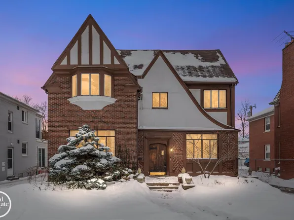 943 Harcourt Rd, Grosse Pointe, MI 48230