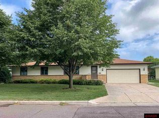 605 13th Ave SE, Waseca, MN 56093