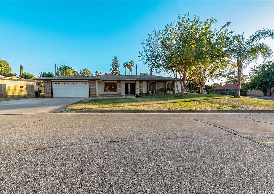 1st image of 373 Sandalwood Dr