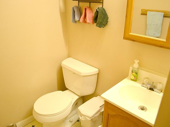 5th image of 19 E Clearview Dr APT B