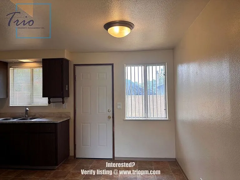 490 Macy St — Photo 10