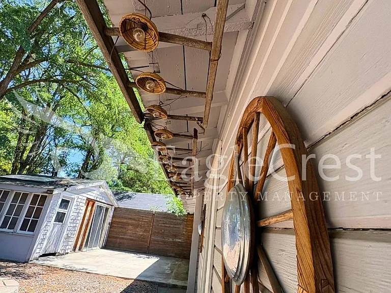 304 S Division St — Photo 82