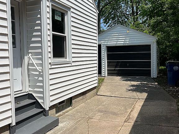 3rd image of 4295 Bailey Ave