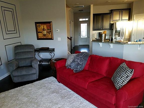 4th image of 4029 Black Walnut Way