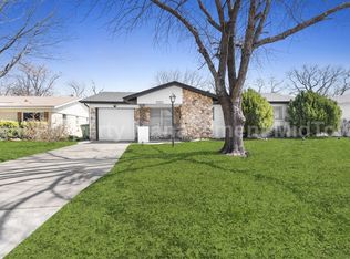 512 Livingston Dr, Hurst, TX 76053