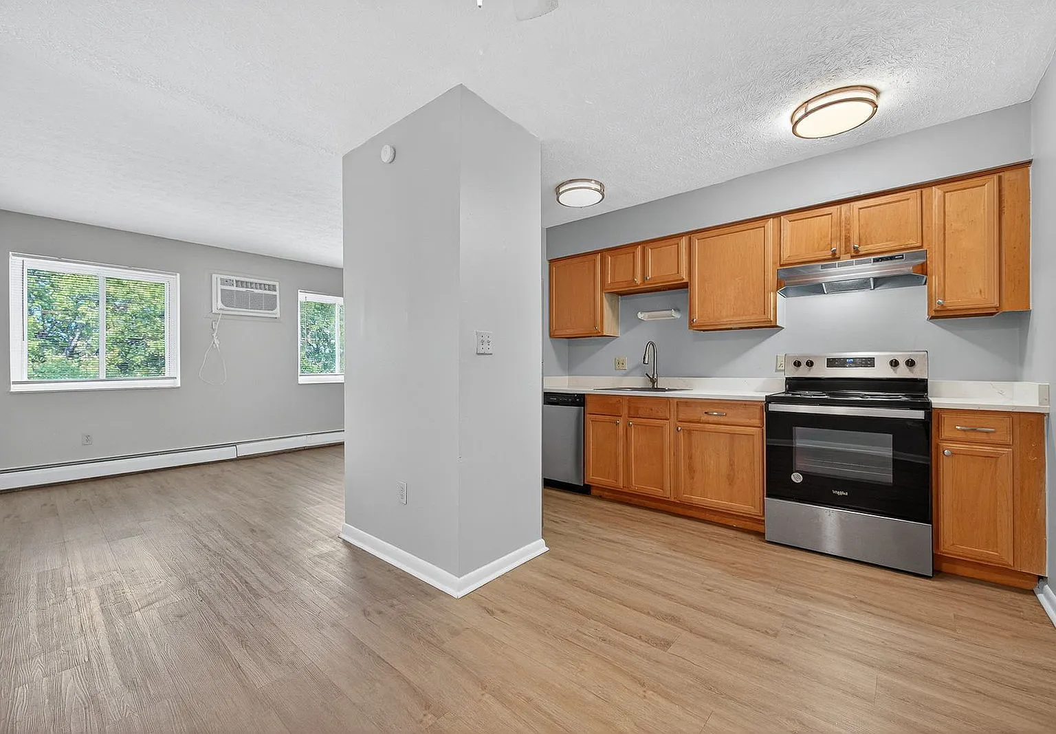 2 bed, 1.0 bath, 760 sqft, $1,215 — Photo 3