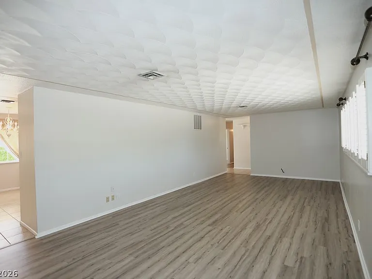 2725 Colanthe Ave — Photo 35