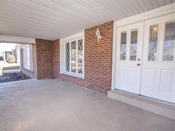 2nd image of 318 Sudbury Ln