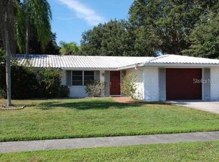2422 Breakwater Cir, Sarasota, FL 34231