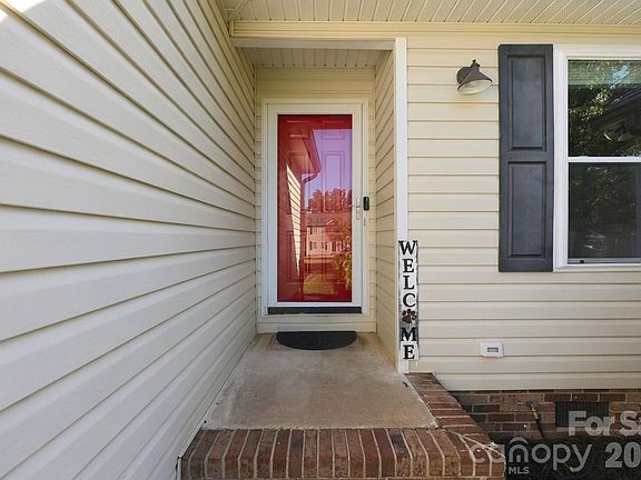 3rd image of 245 Castle Keep Rd