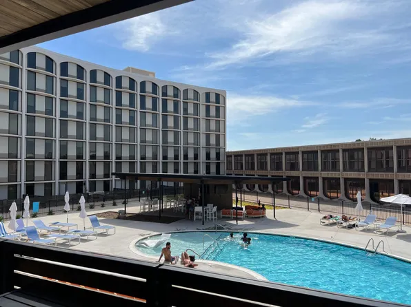 The Presley Apartments, 4445 N Lincoln Blvd #1042, Oklahoma City, OK 73105