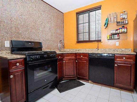 4th image of 556 Louisiana Ave #1
