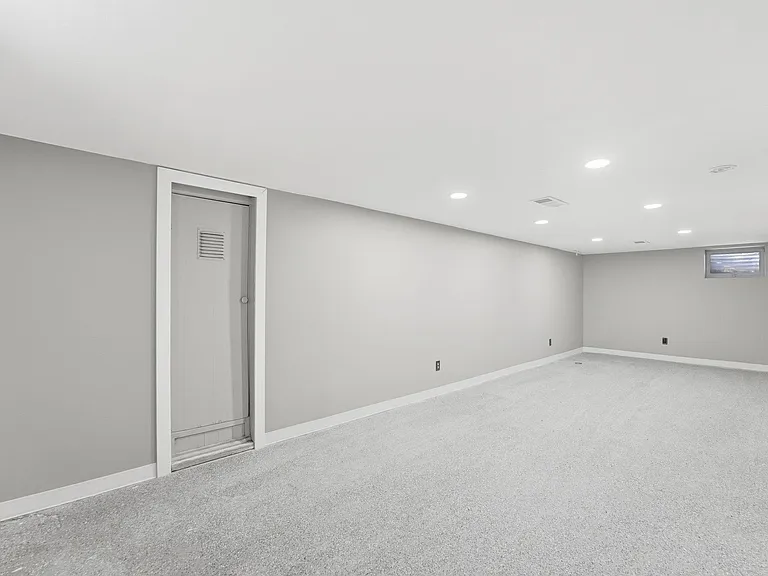1697 Rose Pl — Photo 22