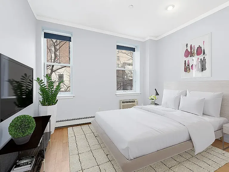 126 E 31st St #1B — Photo 3