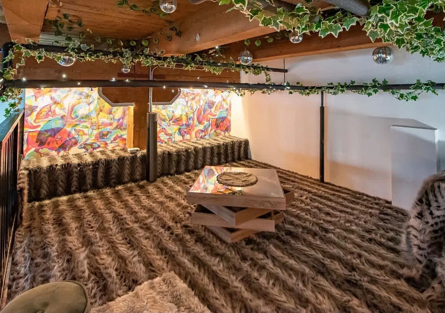 Art-Filled Warehouse Loft w/ Free Parking & Pool Table — Photo 1