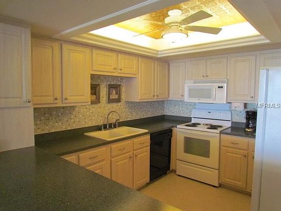 3rd image of 17920 Gulf Blvd APT 1904