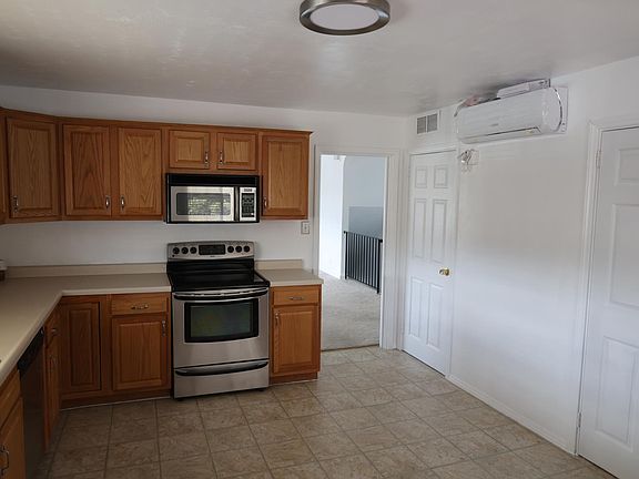 5th image of 104 1/2 N 9th St