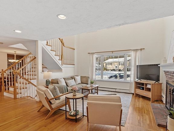 3rd image of 1 Vanderbelt Rd