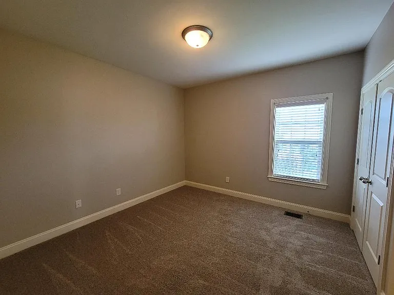 1031 Red River Rd — Photo 9