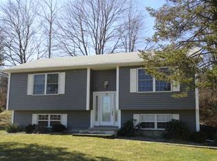 35 Cross Rd, Marlboro, NY 12542