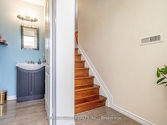 2nd image of 33 Guildford Cres #33