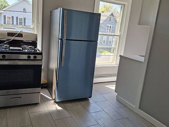 5th image of 281 Hanover St APT 3