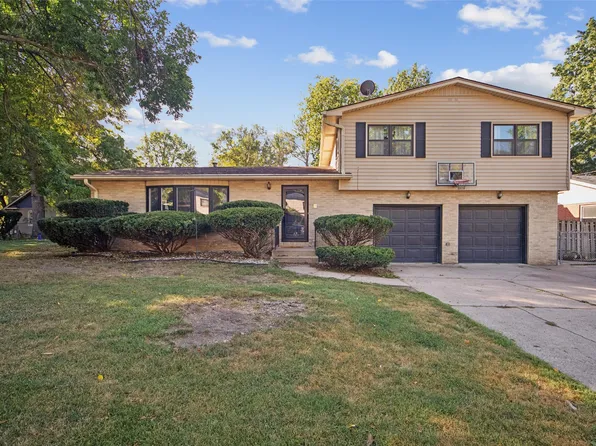 6808 Timmons Dr, Windsor Heights, IA 50324