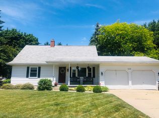 4220 Michelle Cir, Lansing, MI 48917