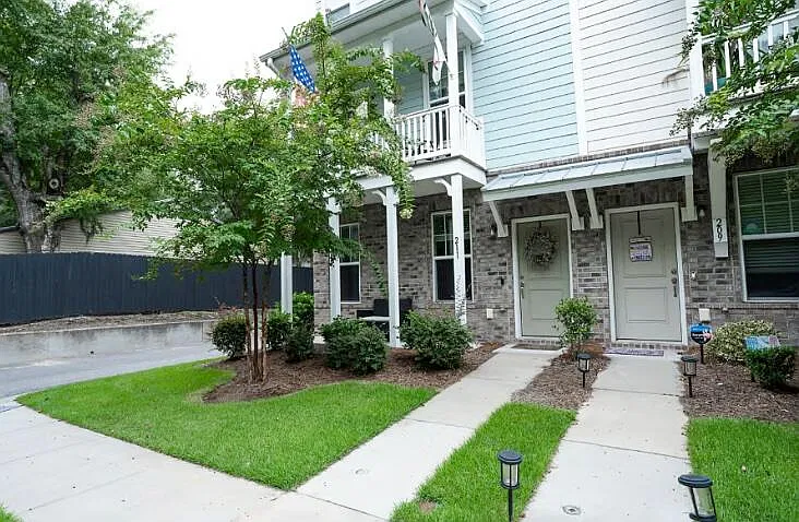 4 bed, 3.5 bath, 1992 sqft, $3,750 — Photo 2