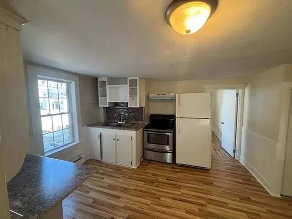 45 W Main St, Hillsborough, NH 03244