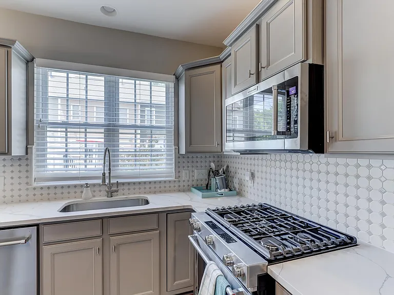 905 Lyndley Dr — Photo 15