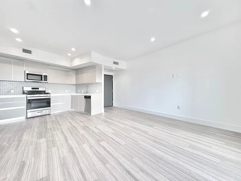 838 S La Brea Ave — Photo 30