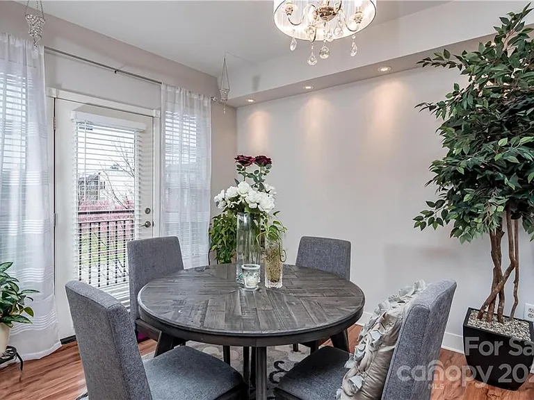 744 Seigle Point Dr — Photo 8