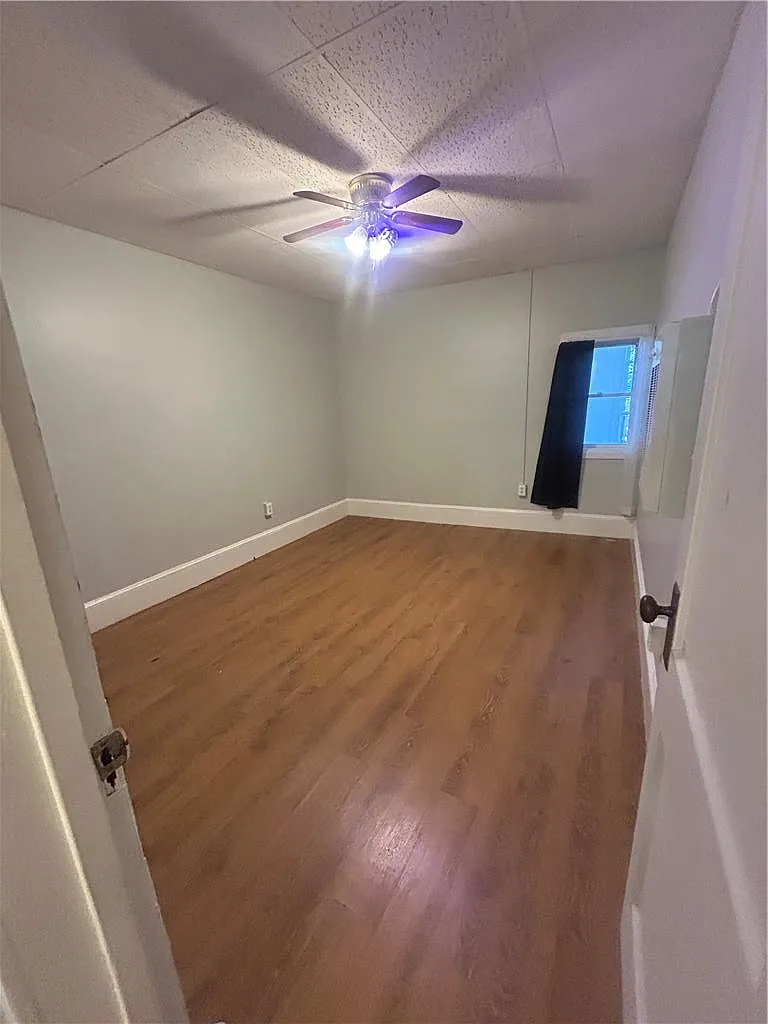 2 bed, 1.0 bath, 1000 sqft, $1,300 — Photo 3