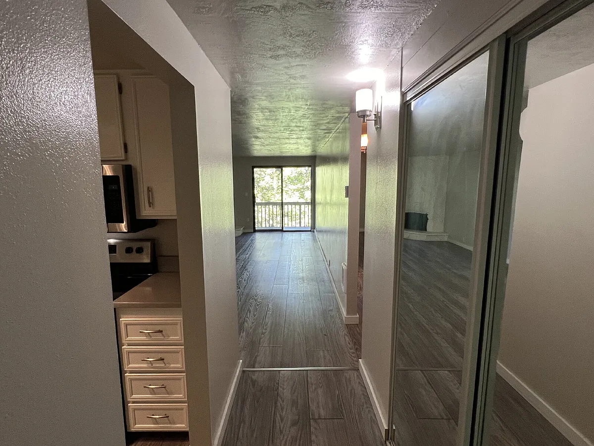 Building Photo - 3845 Colony Oaks Dr