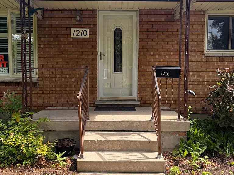 1210 Patann Dr — Photo 2