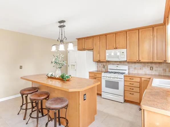 207 Sunset Ave N, New Prague, MN 56071