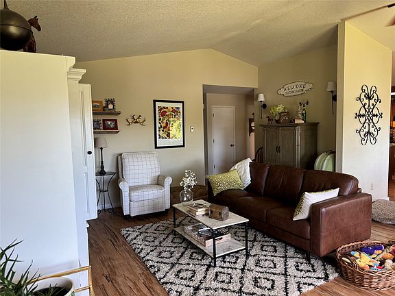 5th image of 408 20th Ave W