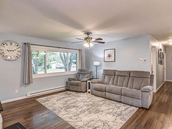 2nd image of 301 Wapiti Lane
