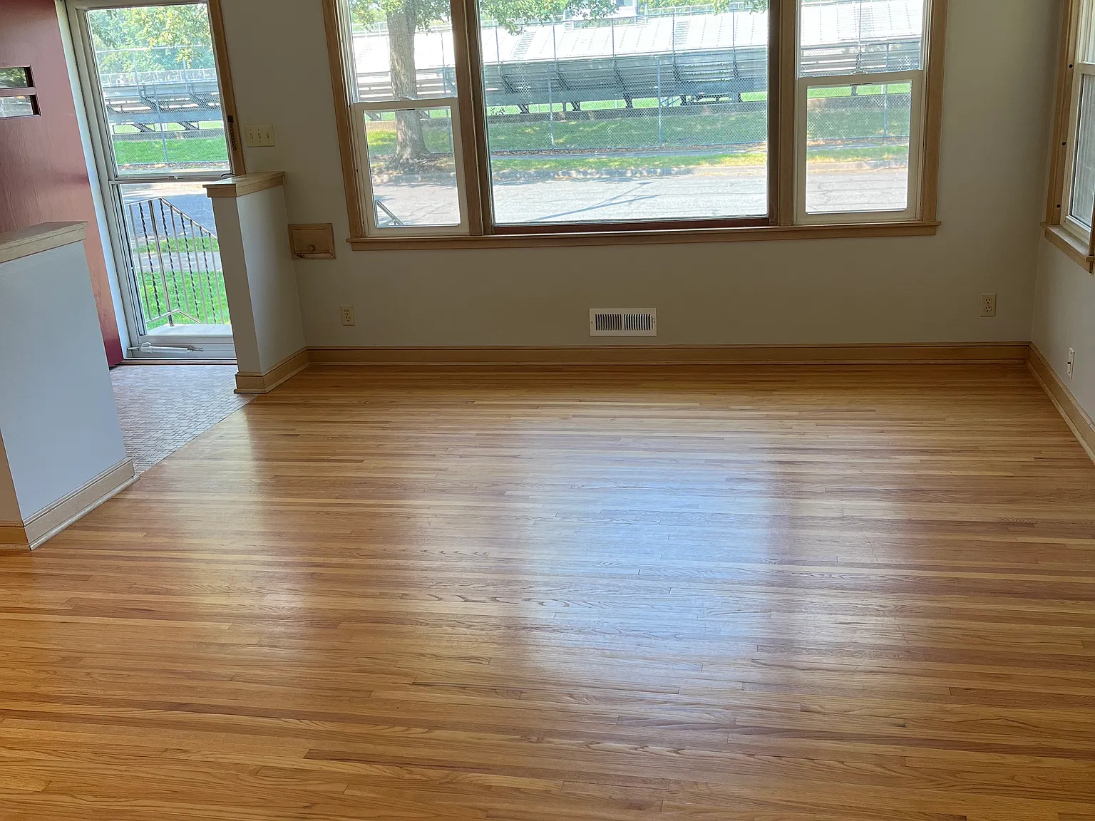 3 bed, 1860 sqft, $3,200 — Photo 2