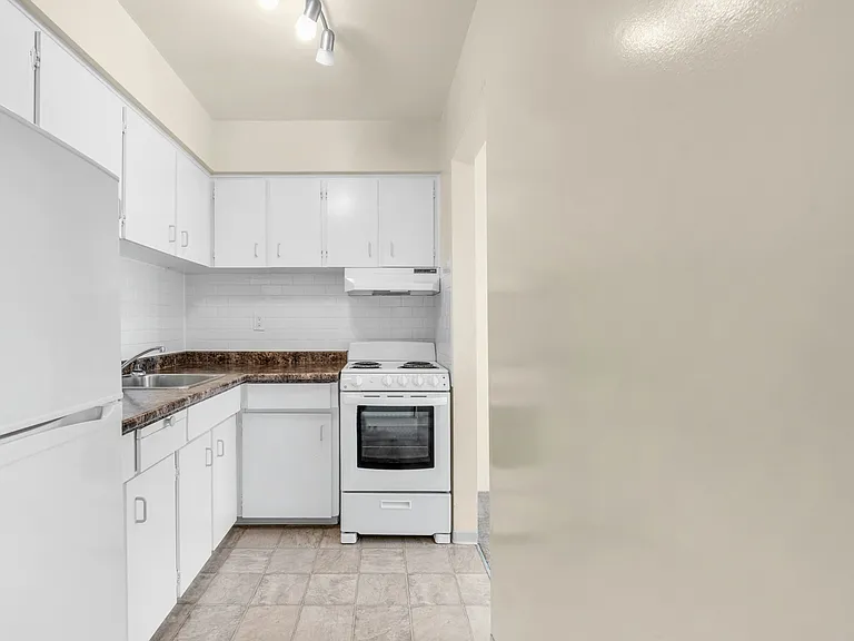1655 Chesterfield Ave #109 — Photo 8