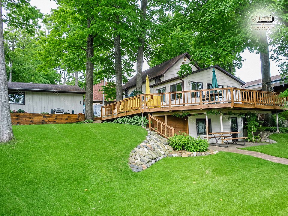 1st image of 8432 Peninsular Dr