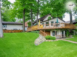 8432 Peninsular Dr, Fenton, MI 48430